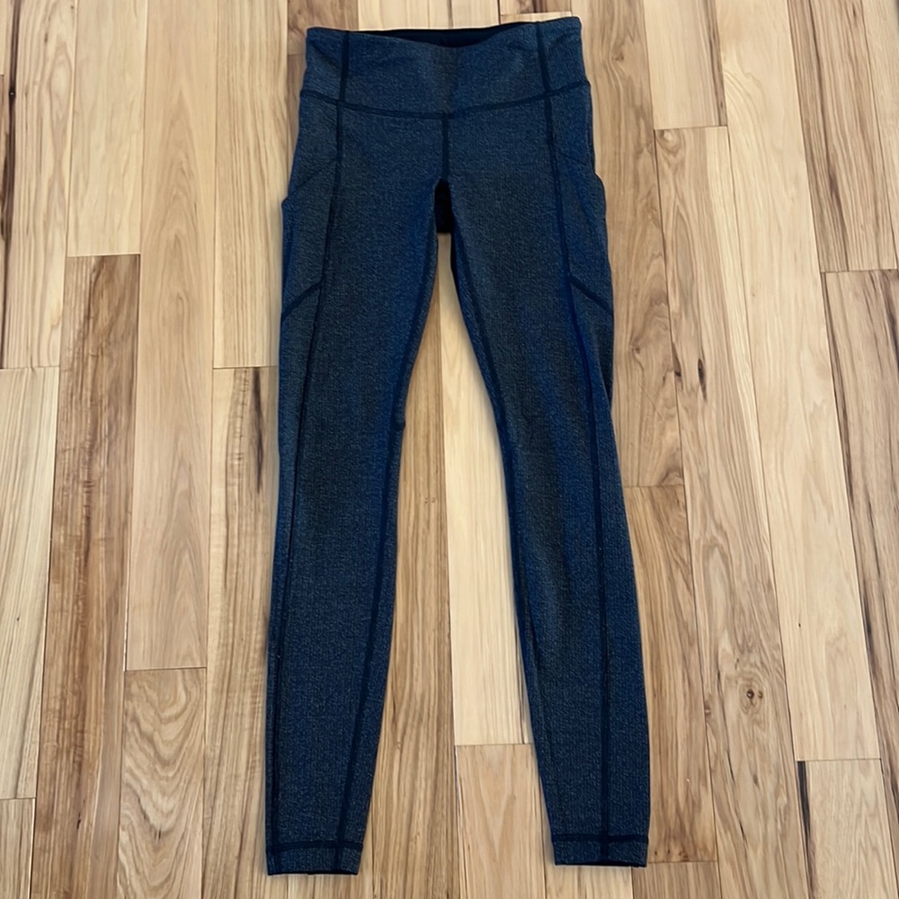 Lululemon Leggings Size 4 in Black Chevron Print